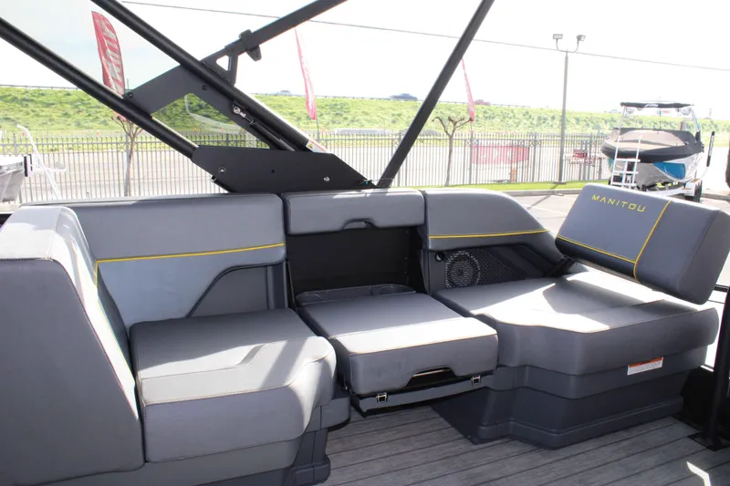 Slide: The Image of Manitou 22MAX Explore Switchback 2025 - 14