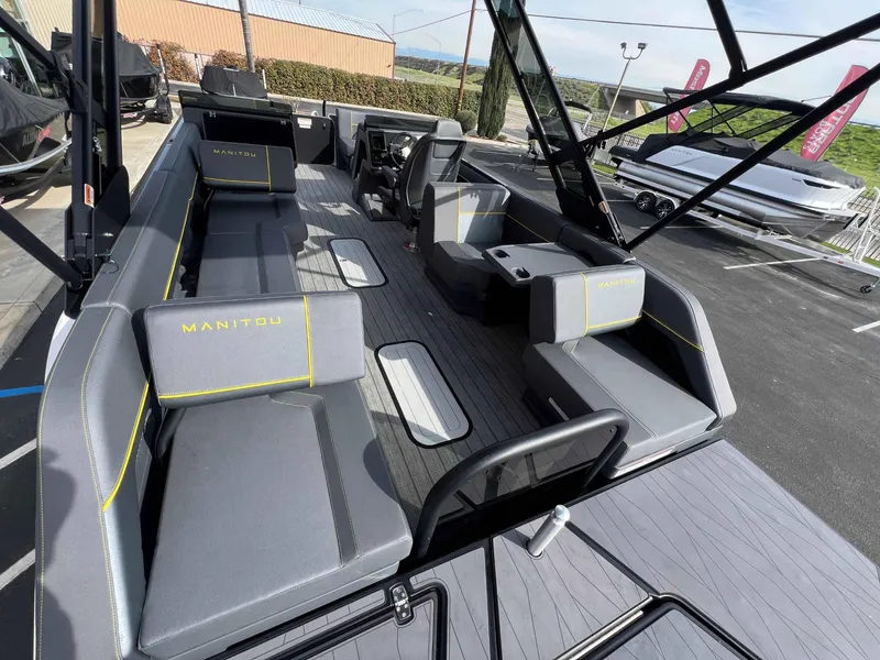 Slide: The Image of Manitou 22MAX Explore Switchback 2025 - 17