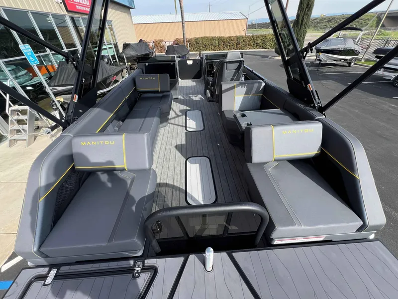 Slide: The Image of Manitou 22MAX Explore Switchback 2025 - 18