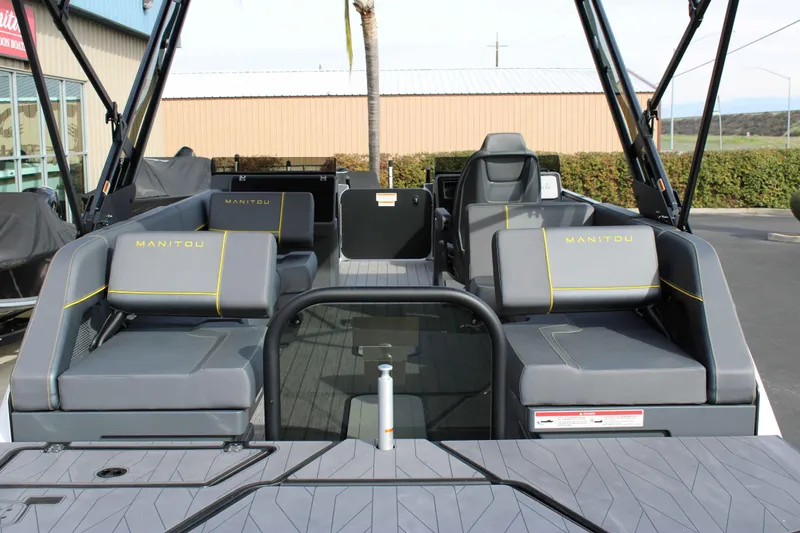 Slide: The Image of Manitou 22MAX Explore Switchback 2025 - 5