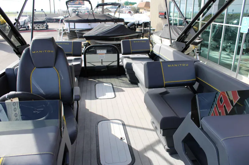 Slide: The Image of Manitou 22MAX Explore Switchback 2025 - 7