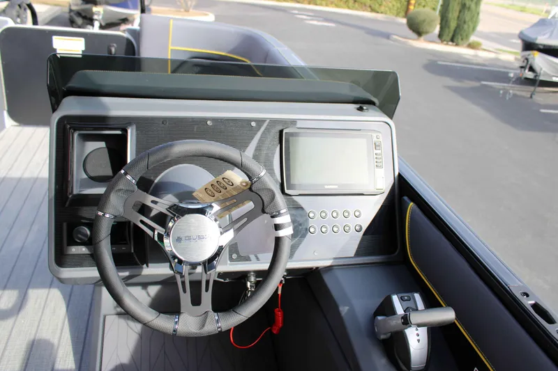 Slide: The Image of Manitou 22MAX Explore Switchback 2025 - 8