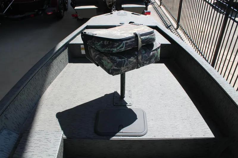 Slide: The Image of War Eagle 750 Gladiator 2025 - 13