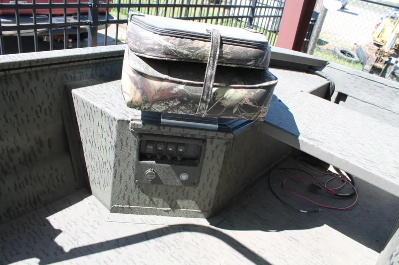 Slide: The Image of War Eagle 750 Gladiator 2025 - 16