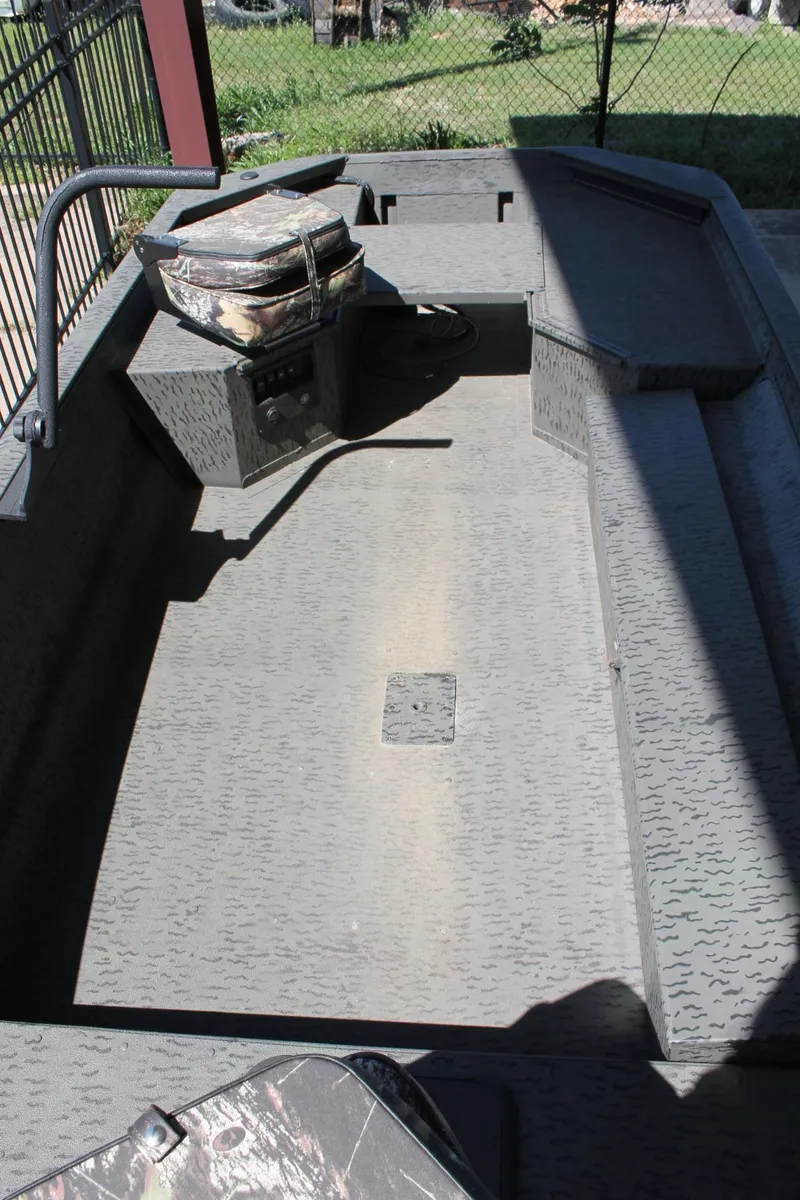 Slide: The Image of War Eagle 750 Gladiator 2025 - 7