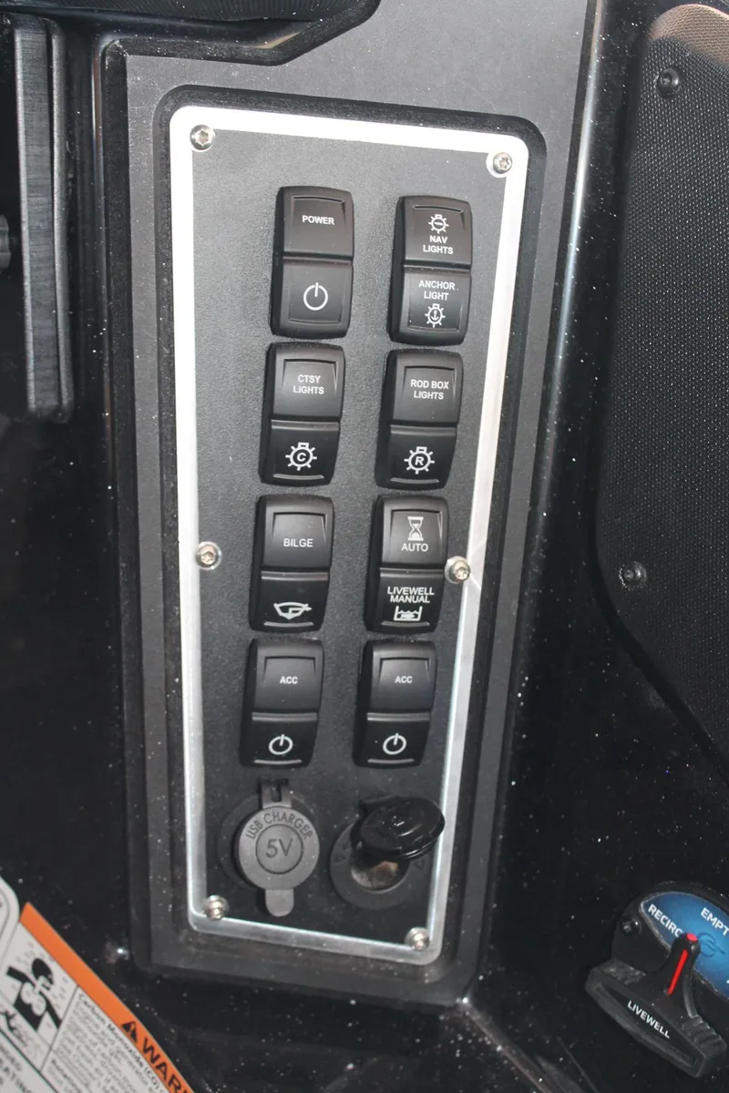 Slide: The Image of Ranger Boats Z519R Cup-Equipped 2025 - 10