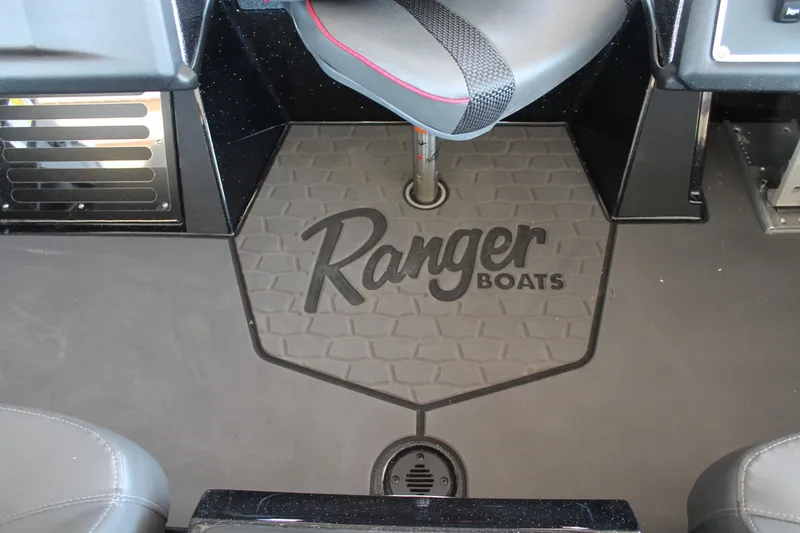 Slide: The Image of Ranger Boats Z519R Cup-Equipped 2025 - 8