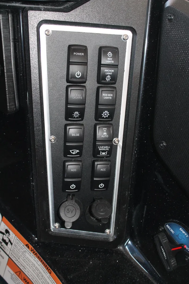 Slide: The Image of Ranger Boats Z519R Cup-Equipped 2025 - 21