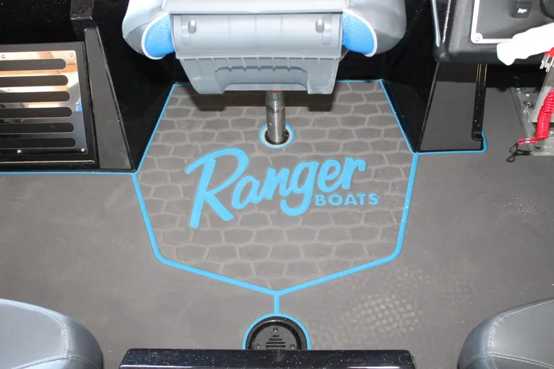 Slide: The Image of Ranger Boats Z519R Cup-Equipped 2025 - 5