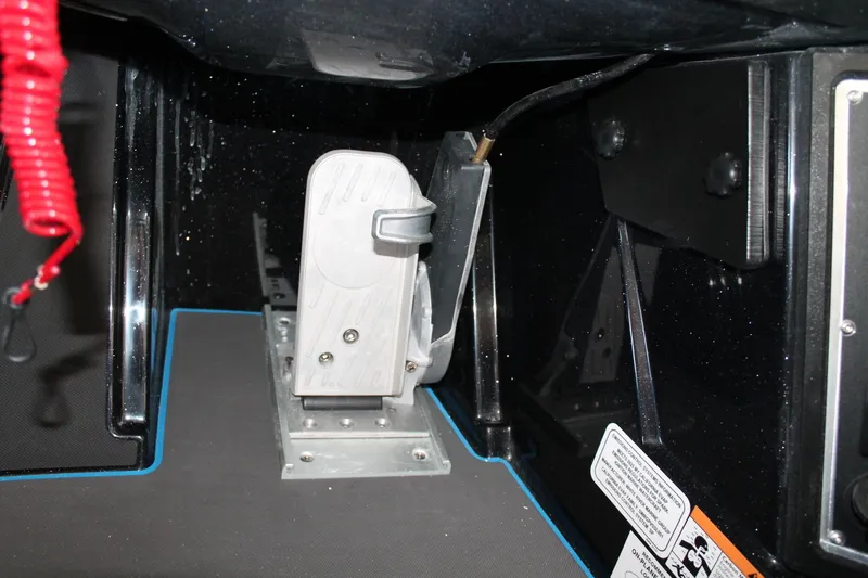 Slide: The Image of Ranger Boats Z519R Cup-Equipped 2025 - 6