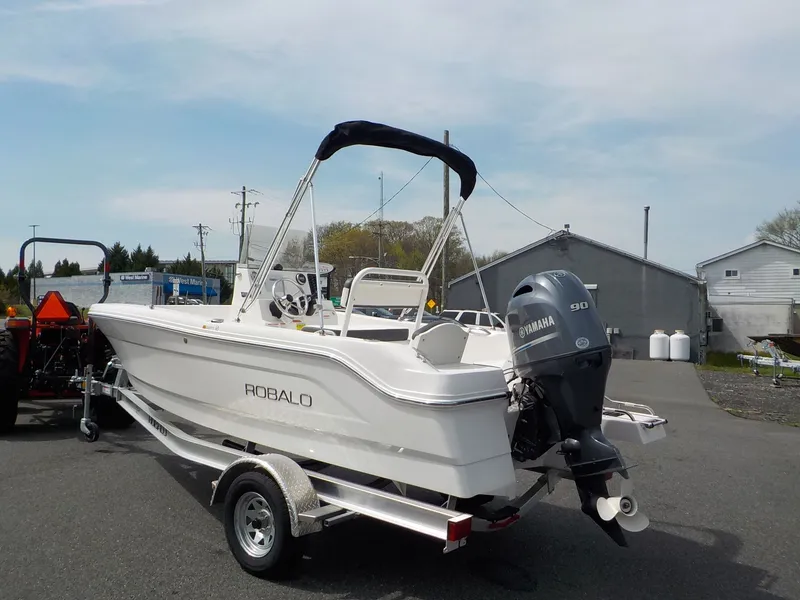 Slide: The Image of Robalo R160 Center Console 2025 - 10