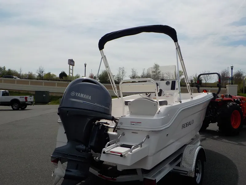 Slide: The Image of Robalo R160 Center Console 2025 - 11