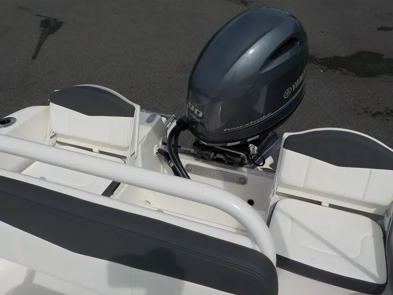 Slide: The Image of Robalo R160 Center Console 2025 - 3