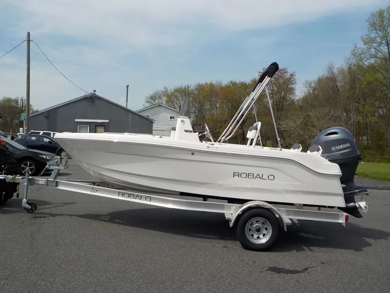 Slide: The Image of Robalo R160 Center Console 2025 - 4