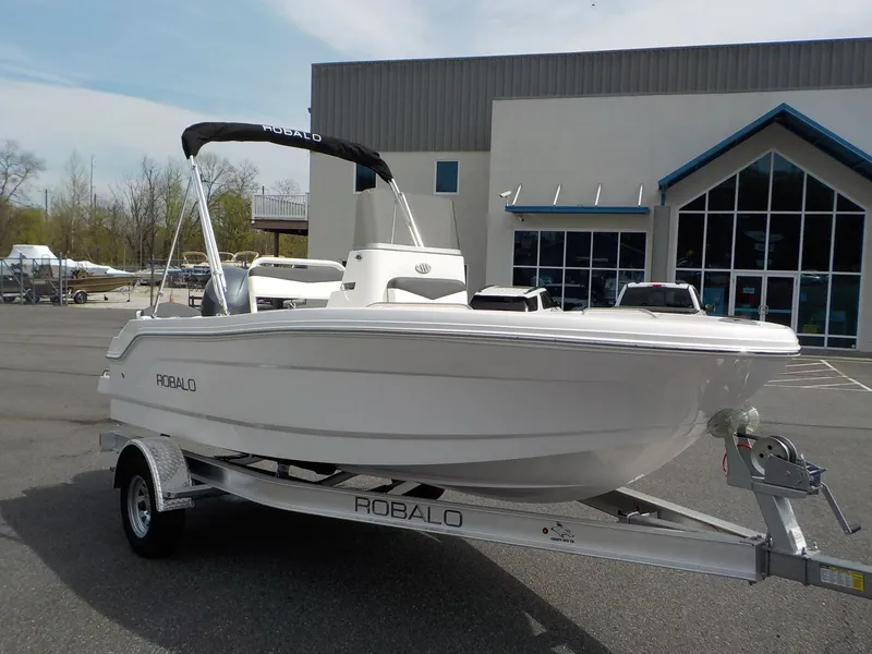 Slide: The Image of Robalo R160 Center Console 2025 - 5