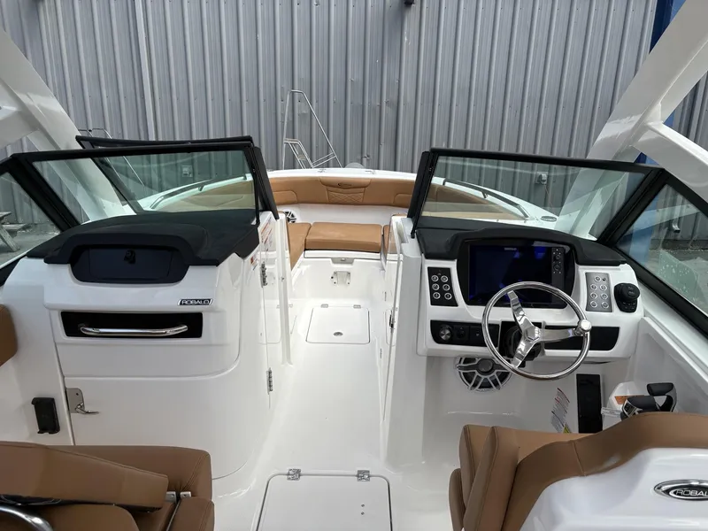 Slide: The Image of Robalo R257 Dual Console 2025 - 16