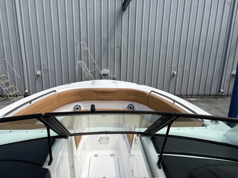 Slide: The Image of Robalo R257 Dual Console 2025 - 3