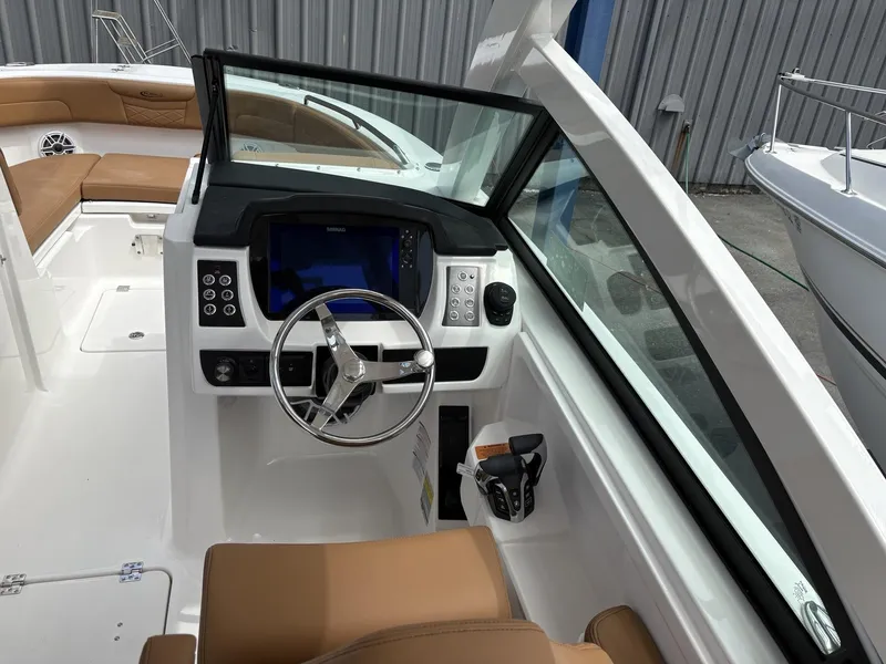 Slide: The Image of Robalo R257 Dual Console 2025 - 5