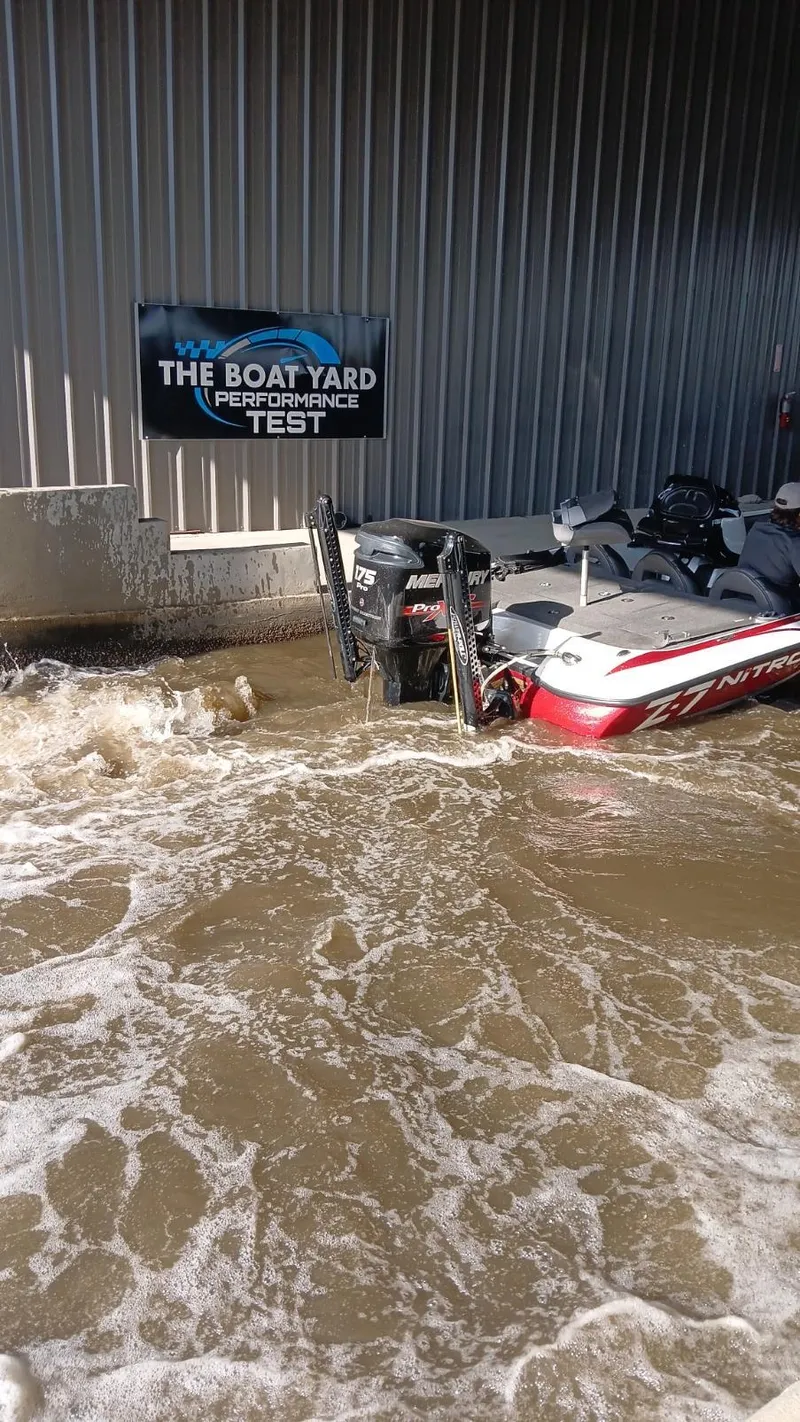 Slide: The Image of 2015 Nitro Z7 boat undergoing performance test in water at The Boat Yard. - 16