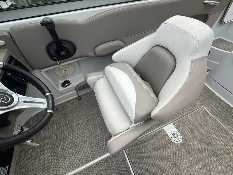 Slide: The Image of Crownline Boats Eclipse E1 XS 2017 - 12