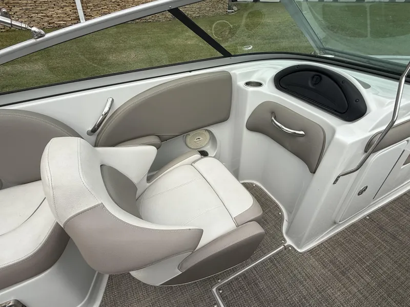 Slide: The Image of Crownline Boats Eclipse E1 XS 2017 - 4