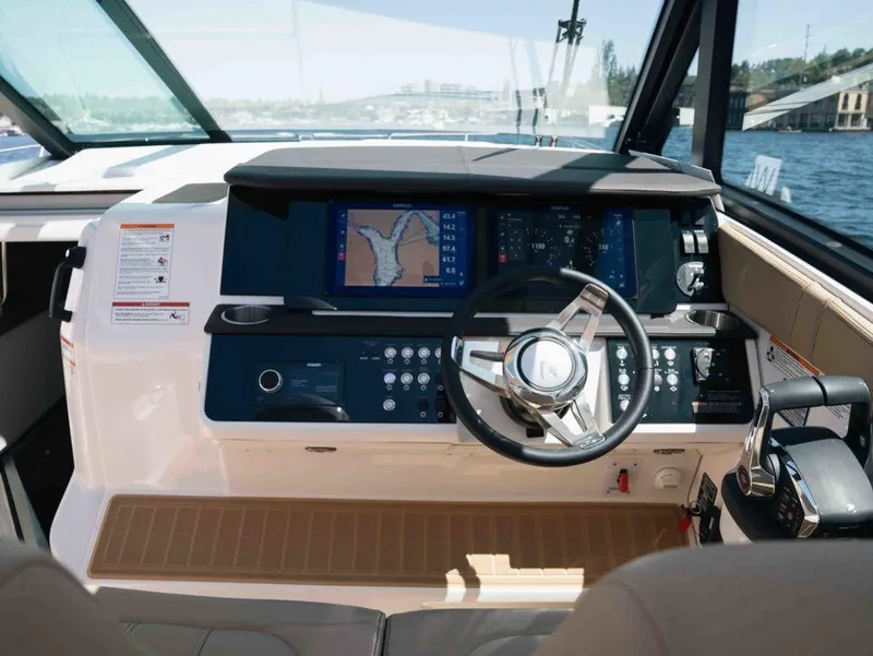 Slide: The Image of Sea Ray Sundancer 320 2025 - 12