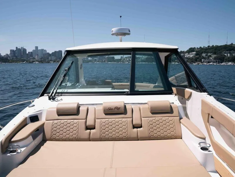 Slide: The Image of Sea Ray Sundancer 320 2025 - 14