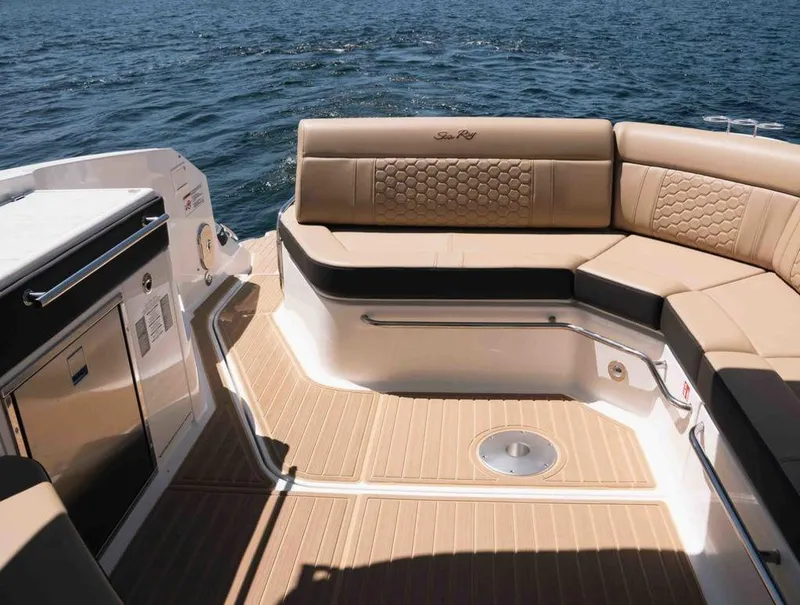 Slide: The Image of Sea Ray Sundancer 320 2025 - 19