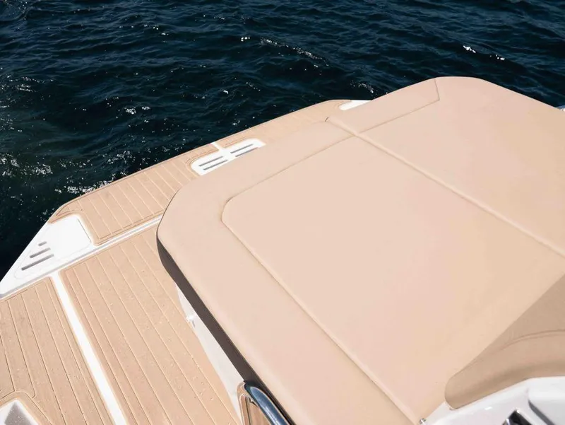 Slide: The Image of Sea Ray Sundancer 320 2025 - 20