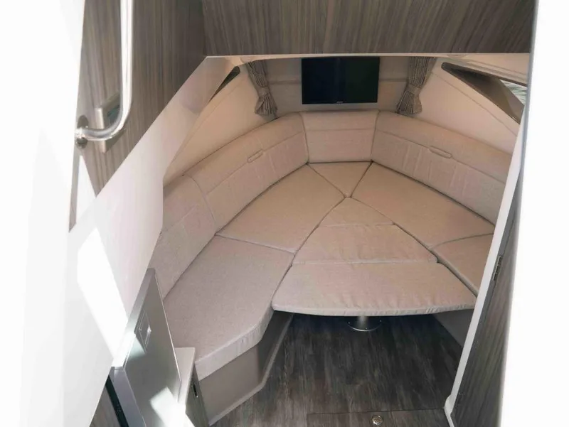 Slide: The Image of Sea Ray Sundancer 320 2025 - 21