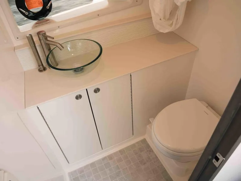 Slide: The Image of Sea Ray Sundancer 320 2025 - 24