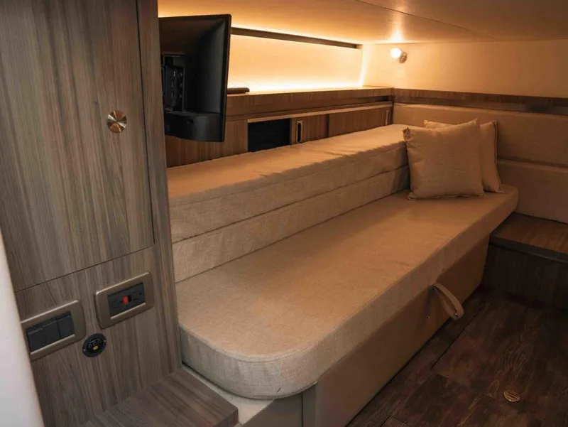 Slide: The Image of Sea Ray Sundancer 320 2025 - 26