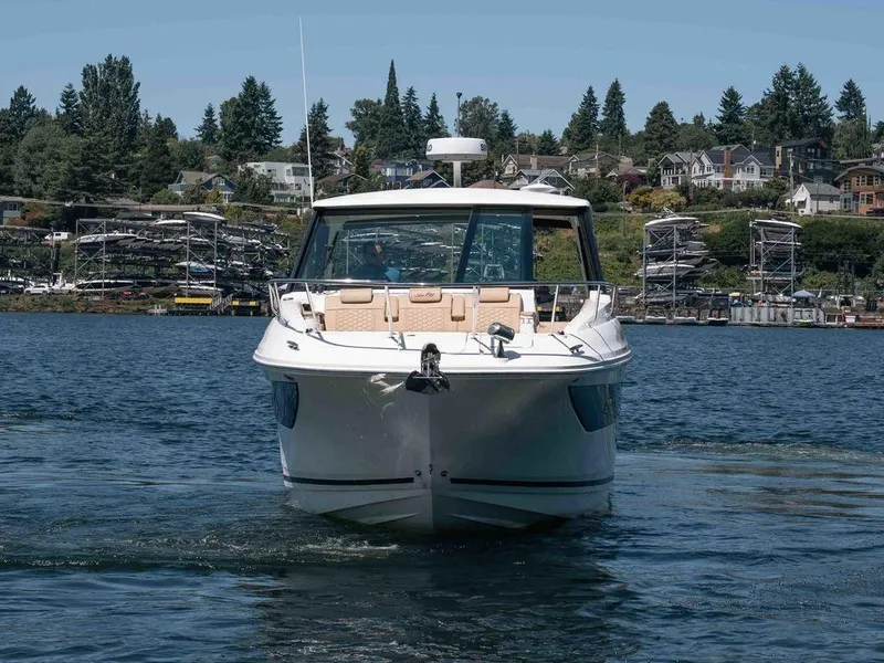 Slide: The Image of Sea Ray Sundancer 320 2025 - 4