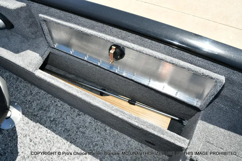 Slide: The Image of Tracker Pro Guide V-175 Combo 2025 - 66