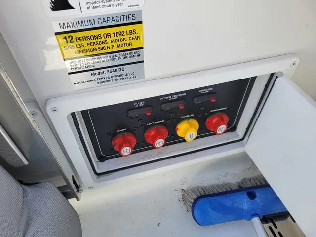 Slide: The Image of Parker Marine 2540 DC 2021 - 8