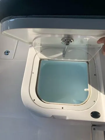 Slide: The Image of Robalo R227 2019 - 11