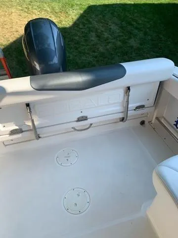 Slide: The Image of Robalo R227 2019 - 13