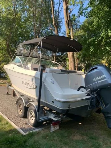 Slide: The Image of Robalo R227 2019 - 4