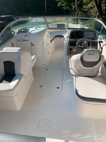 Slide: The Image of Robalo R227 2019 - 9