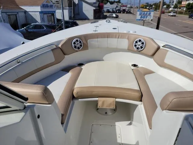 Slide: The Image of Parker Marine 2540 DC 2019 - 10