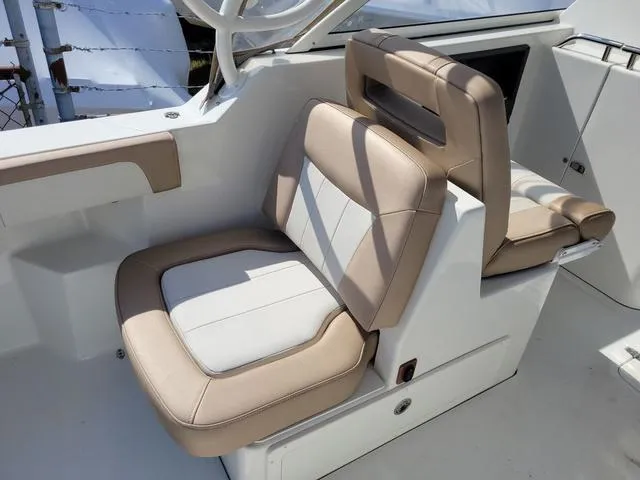 Slide: The Image of Parker Marine 2540 DC 2019 - 11