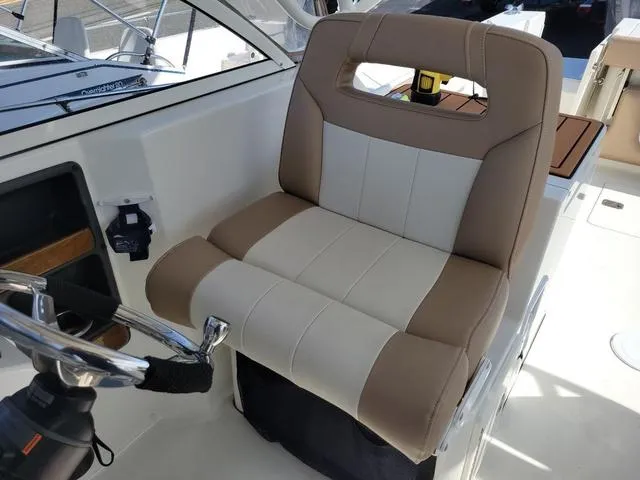Slide: The Image of Parker Marine 2540 DC 2019 - 8