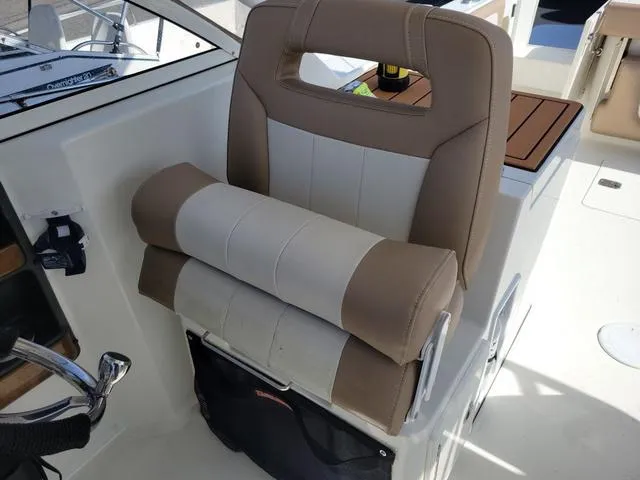 Slide: The Image of Parker Marine 2540 DC 2019 - 9