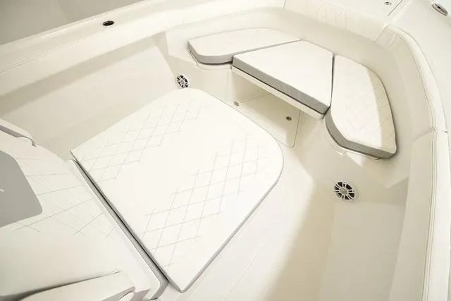 Slide: The Image of Parker Marine 2600 Center Console 2025 - 4