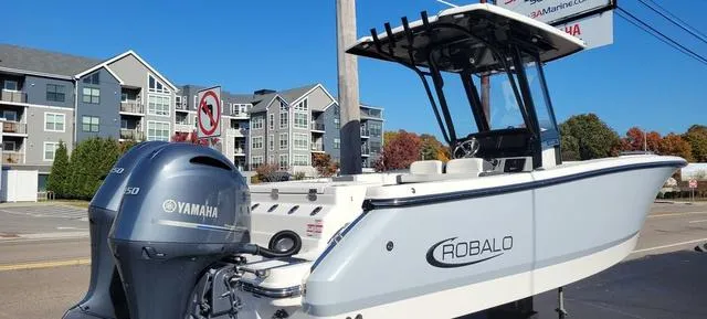 Slide: The Image of Robalo R250 2023 - 2