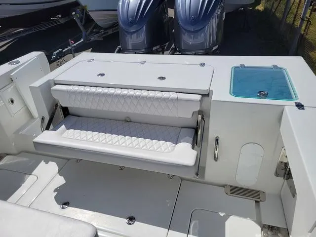 Slide: The Image of Parker Marine 2900 Center Console 2025 - 11