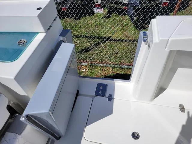 Slide: The Image of Parker Marine 2900 Center Console 2025 - 12