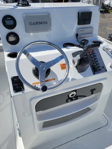 Slide: The Image of Parker Marine 18SE Center Console 2024 - 5