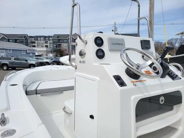 Slide: The Image of Parker Marine 18SE Center Console 2024 - 6