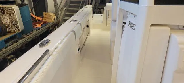 Slide: The Image of Robalo r272 2020 - 6